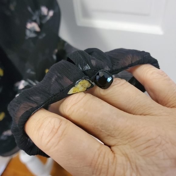 St. JOHN floral print Blouse Size Medium, Retail $795, silk, Sheer sleeves - Picture 3 of 12